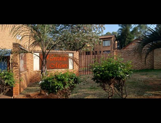 2 BEDROOM TOWNHOUSE FOR SALE IN MEREDALE
